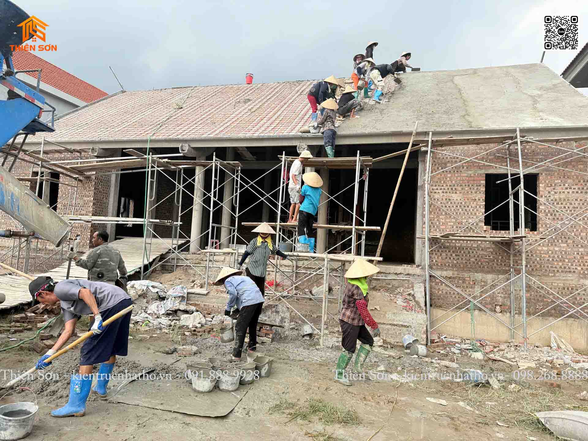 Đổ mái công trình nhà thờ 5 gian bê tông giả gỗ tại Hưng Yên Đổ mái công trình nhà thờ 5 gian bê tông giả gỗ tại Hưng Yên