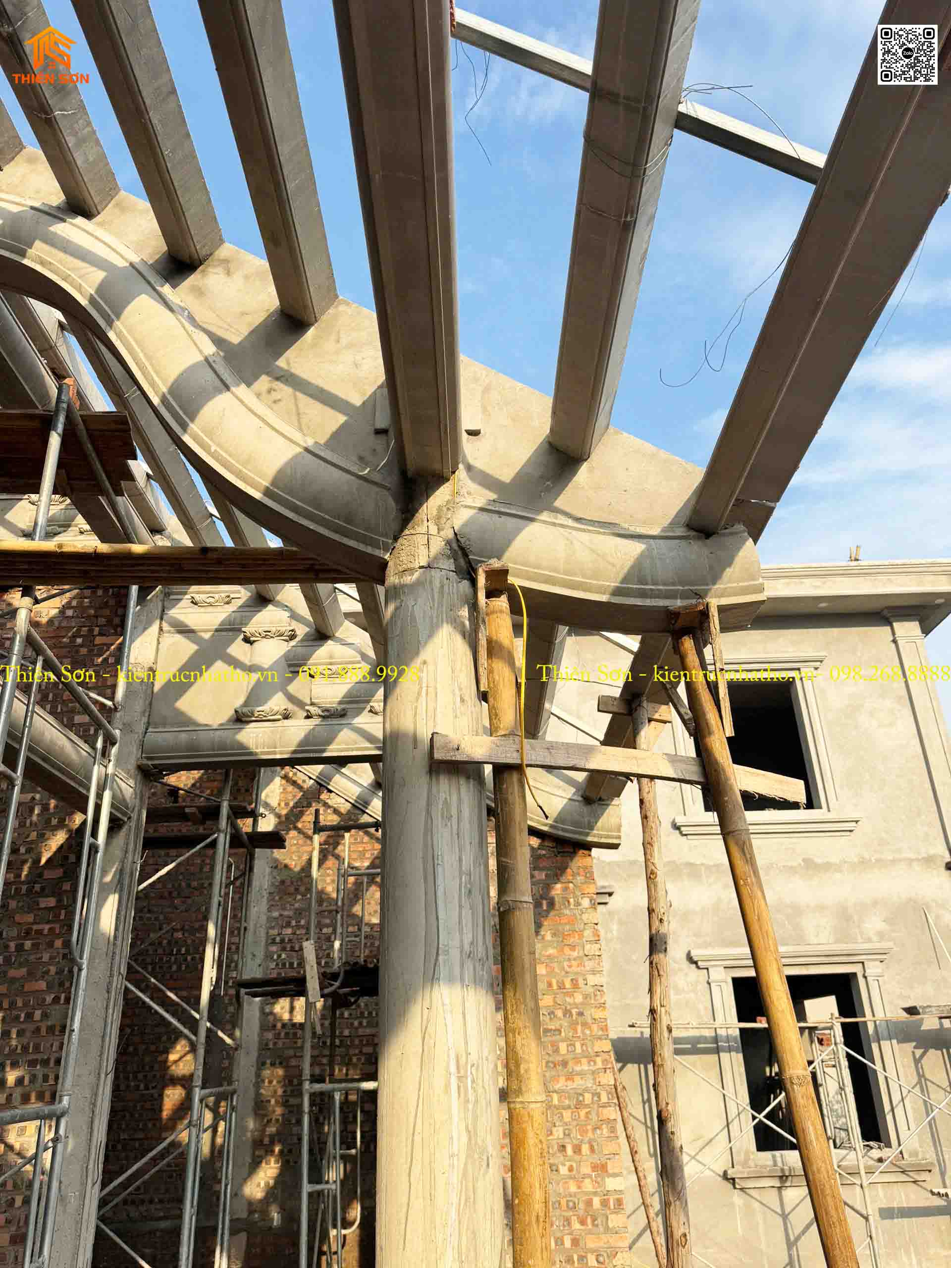 Tiến độ thi công nhà thờ 5 gian bê tông giả gỗ tại Hưng Yên
