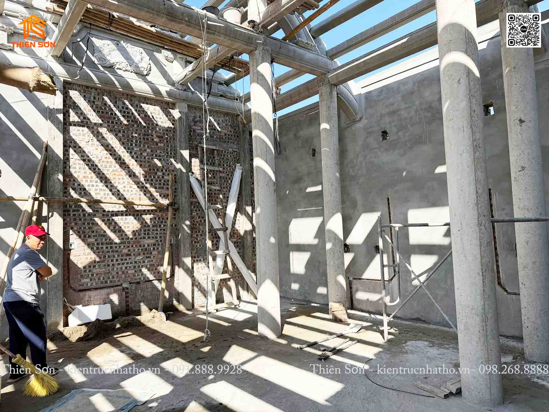Tiến độ thi công công trình nhà 5 gian bê tông giả gỗ tại Đông Tảo